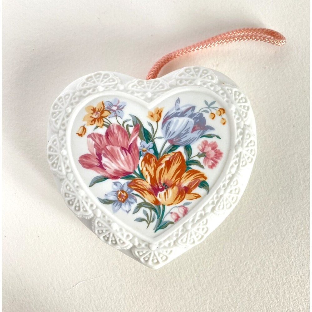 Avon Heart Shaped Flower Design Potpourri Pomander Hanging Loop 3.5in